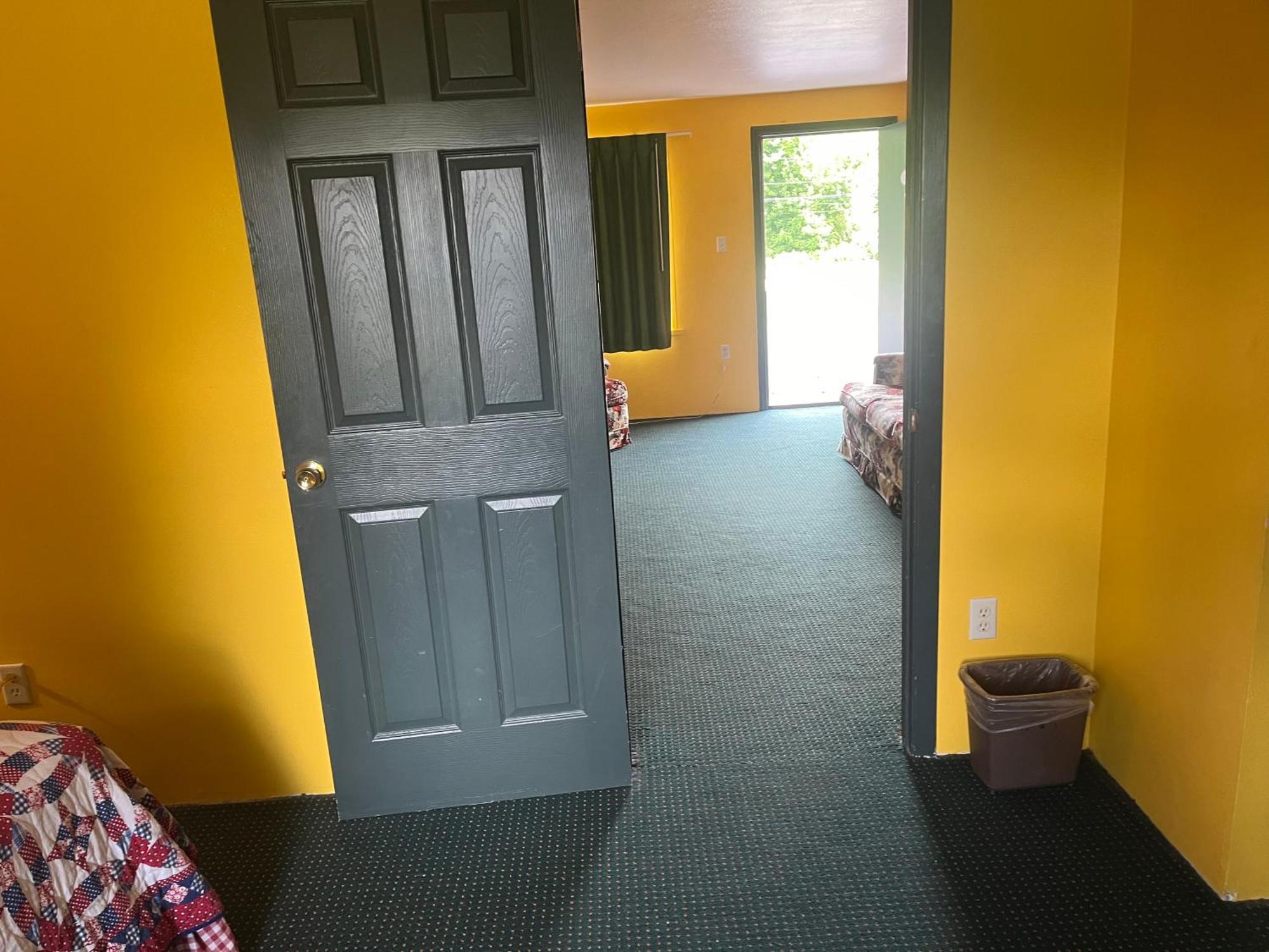 Holly Motel Southampton Екстер'єр фото